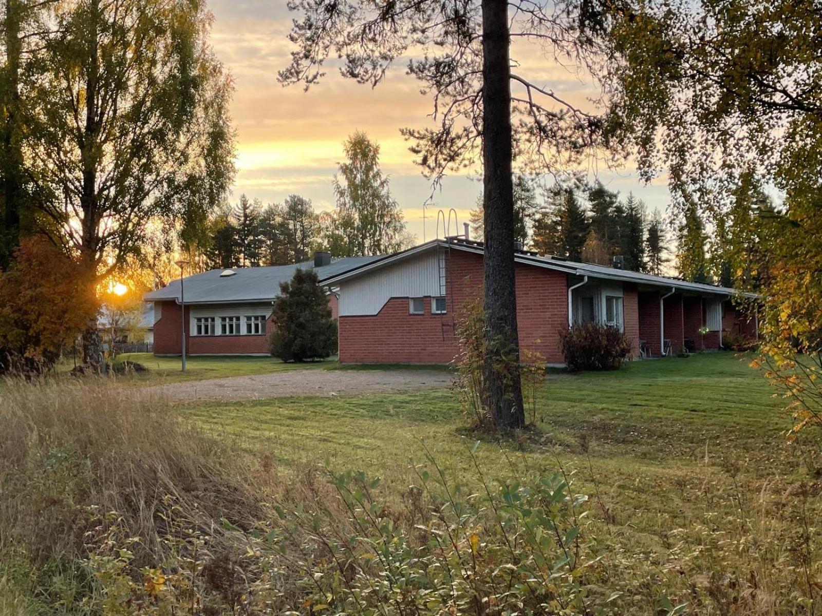 Hotelli Ravintola Tiilikka Rautavaara Kültér fotó