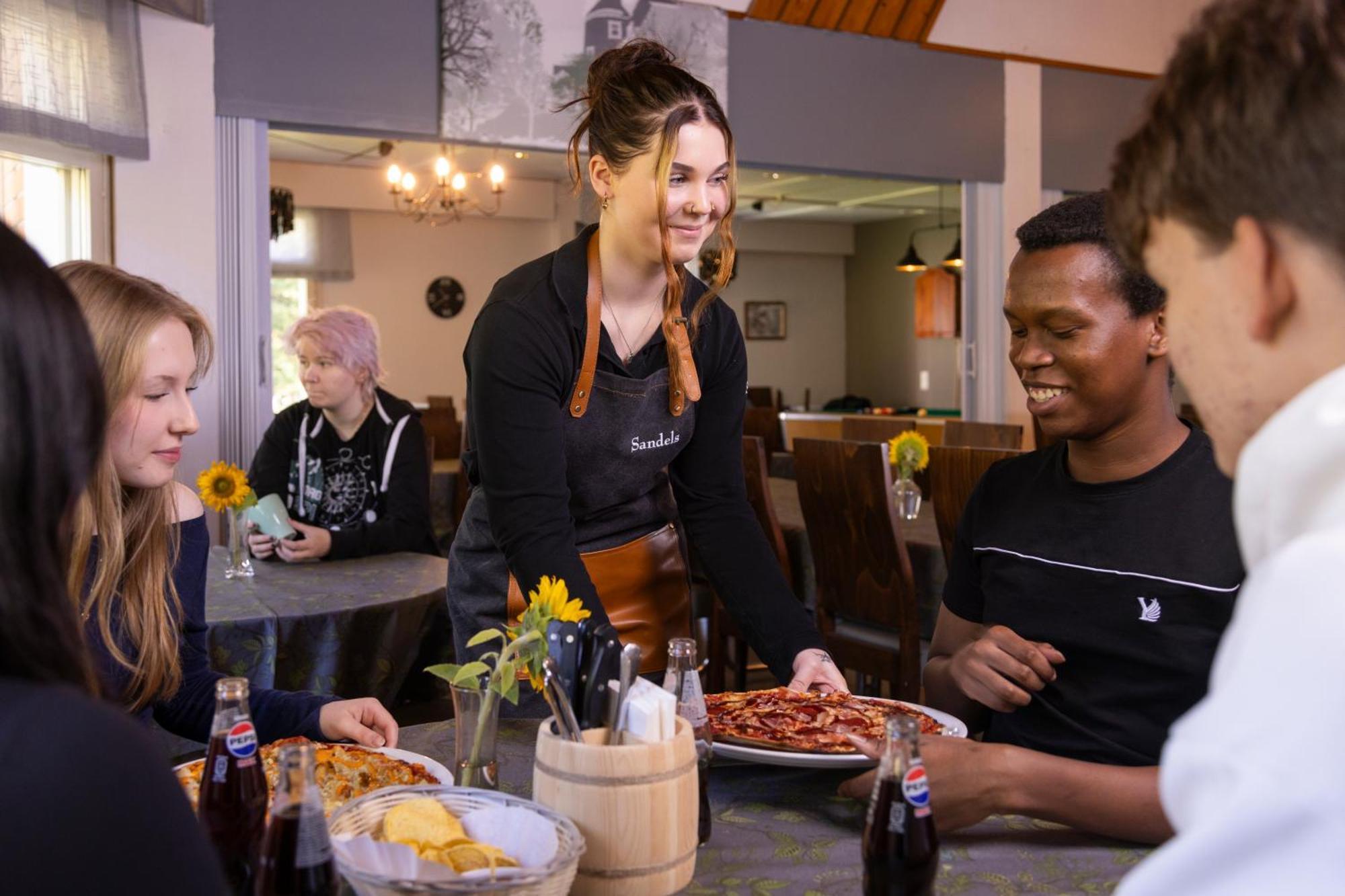 Hotelli Ravintola Tiilikka Rautavaara Kültér fotó